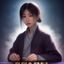 主编Kira的头像，深色背景下的编辑部成员照片，专注内容创作者生态研究